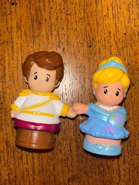 Fisher Price Little People Disney Princess Cinderella & Prince Charming Talkers
